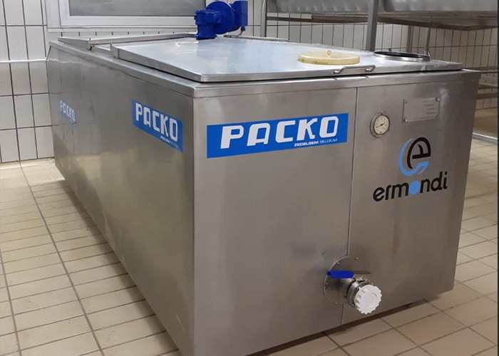 azienda-con-magazzino-attrezzature-per-refrigerazione-latte azienda-con-magazzino-attrezzature-per-refrigerazione-latte